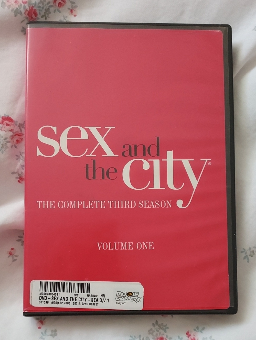 Sex and the City - The Complete Third Season (Volume One) - Pink